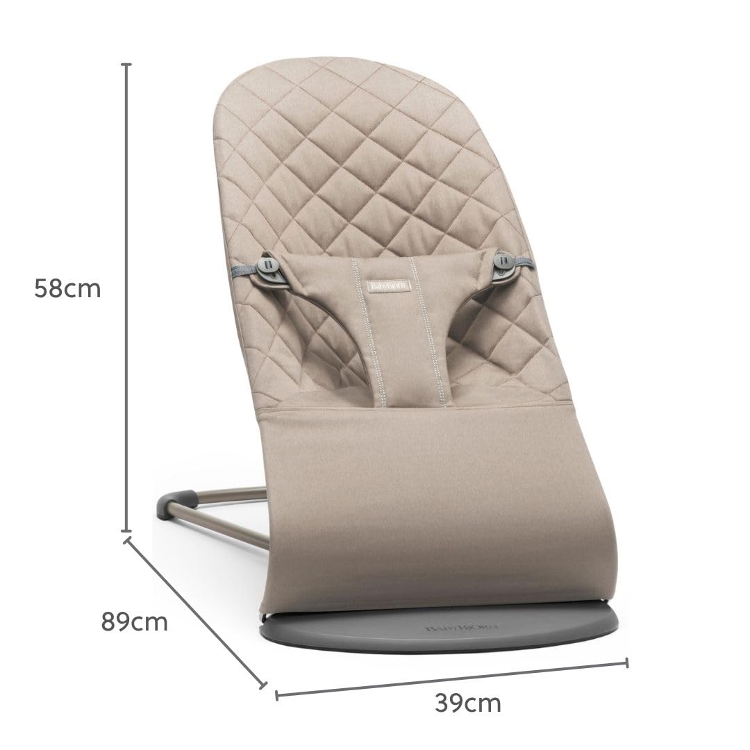 Babywippe Bliss aus gewebtem Stoff mit klassischer Steppung in Sandgrau