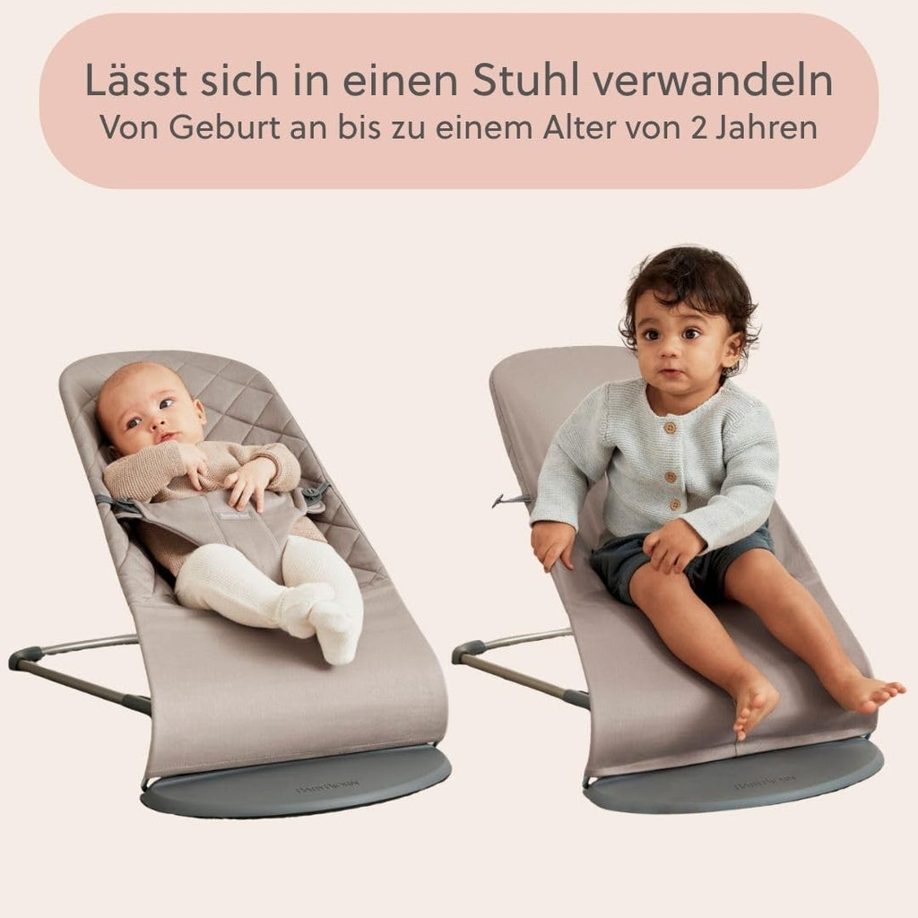 Babywippe Bliss aus gewebtem Stoff mit klassischer Steppung in Sandgrau