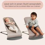 Babywippe Bliss aus gewebtem Stoff mit klassischer Steppung in Sandgrau