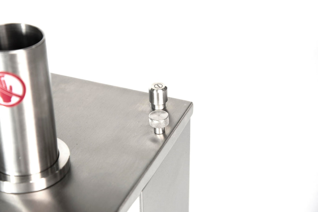Currywurstschneider GWS1000, Edelstahl, Schnittstärke 5 bis 30 mm, 2 Sichelklingen, 135 W, Sicherheit
