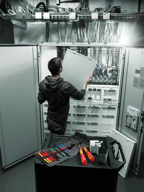 05006633001 Kraftform Kompakt VDE Safe Torque Speed Schaltschrank Set 1 23 Teile isoliertes Werkzeug