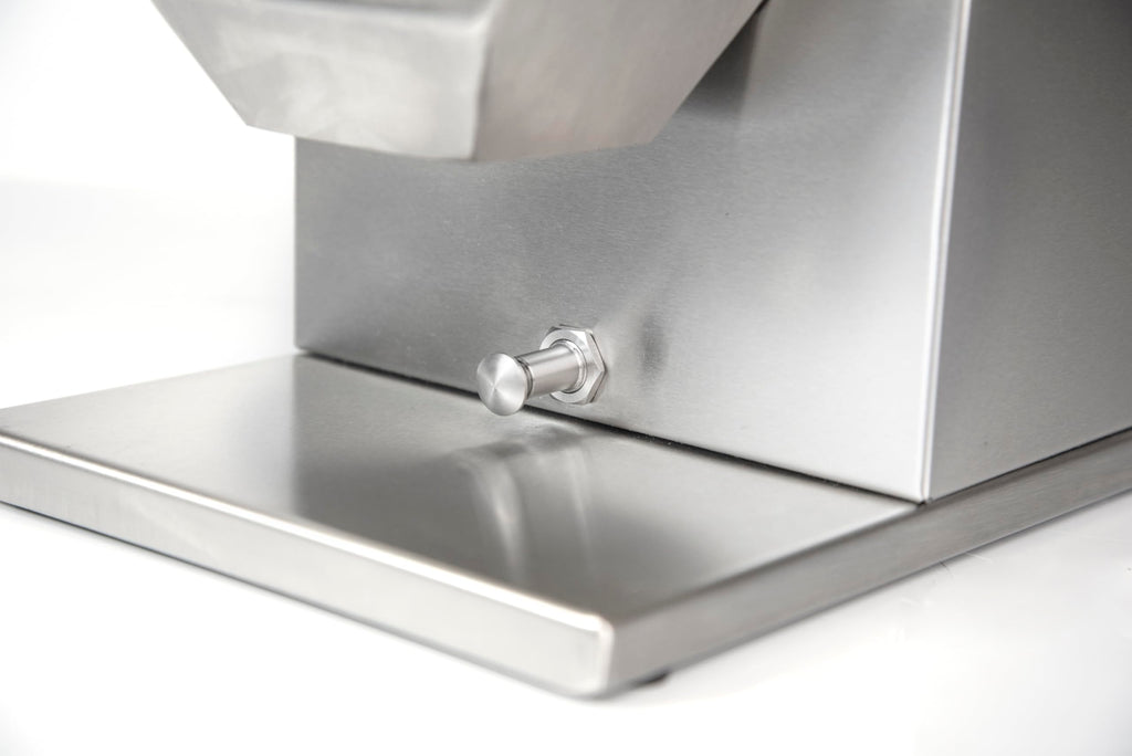 Currywurstschneider GWS1000, Edelstahl, Schnittstärke 5 bis 30 mm, 2 Sichelklingen, 135 W, Sicherheit