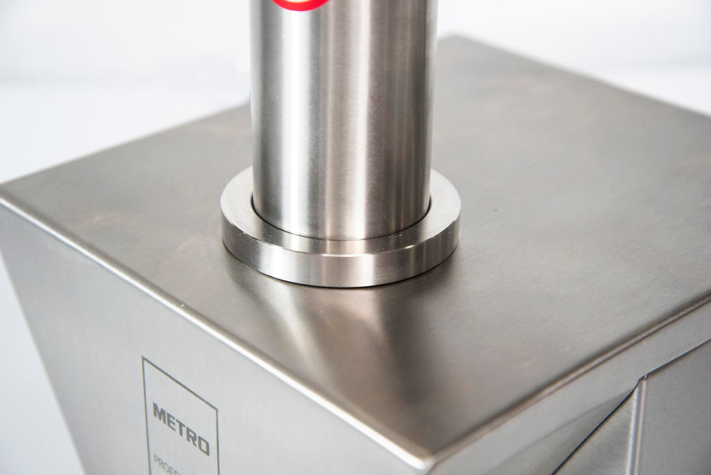 Currywurstschneider GWS1000, Edelstahl, Schnittstärke 5 bis 30 mm, 2 Sichelklingen, 135 W, Sicherheit