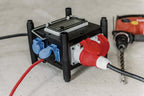 Kompakter Gummi-Stromverteiler, FI-Schalter, LS-Schalter, 2m Kabel, 2x CEE 400V/16A, 5x 230V/16A, im Freien