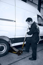 RH216 Rangierwagenheber 2,5 t Hubkraft Höhe min 75 mm max 500 mm Chassislänge 685 mm 32 kg schwarz silber