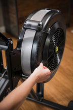 RowErg Rudergerät Modell D in Schwarz mit Standardbeinen und Luftwiderstand für das Heimtraining