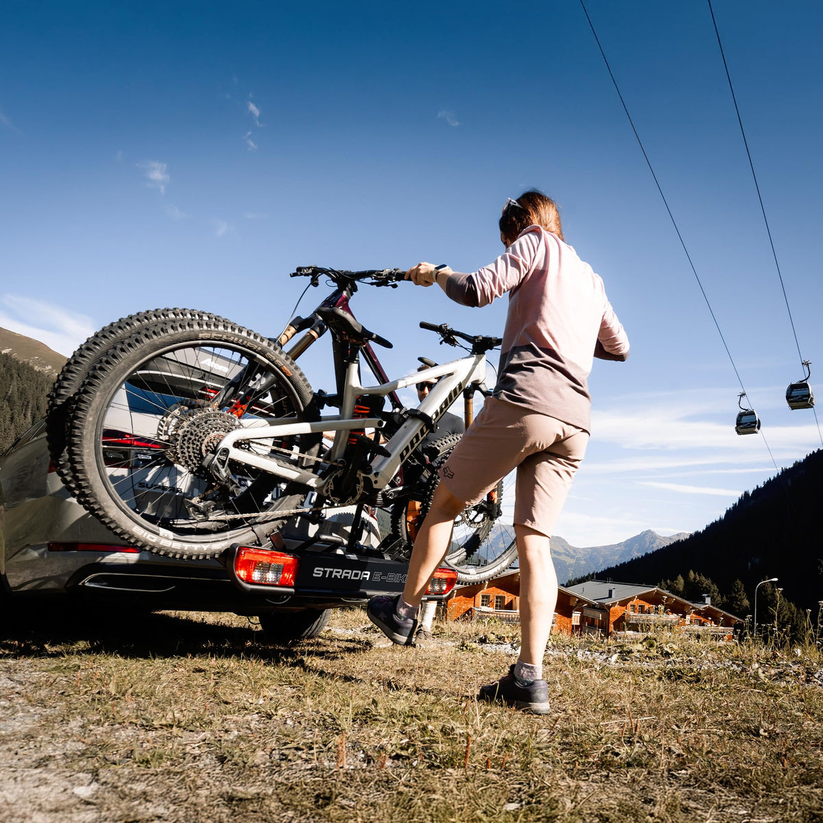 022696 Fahrradträger Strada EBike XL Autokupplungsträger extrabreit mit Rückleuchten für 2 Fahrräder silber
