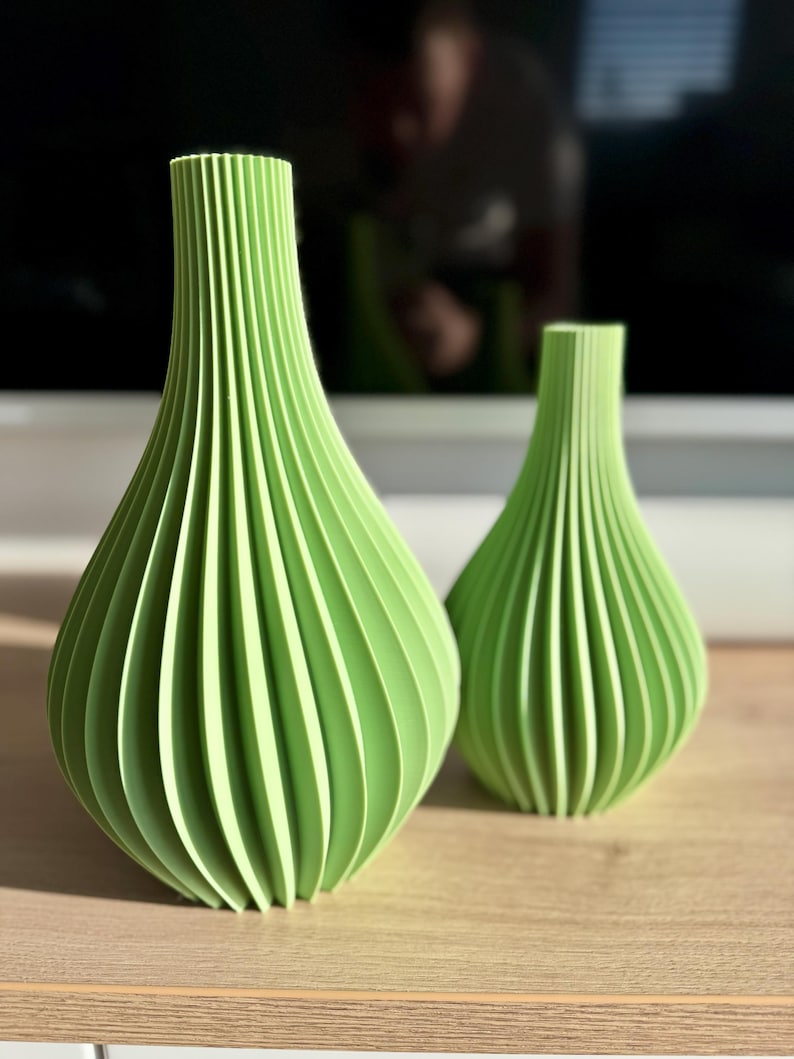 3D-gedruckte Vase mit gerillter Struktur - Moderne Blumenvase, PLA, verdrehtes Design