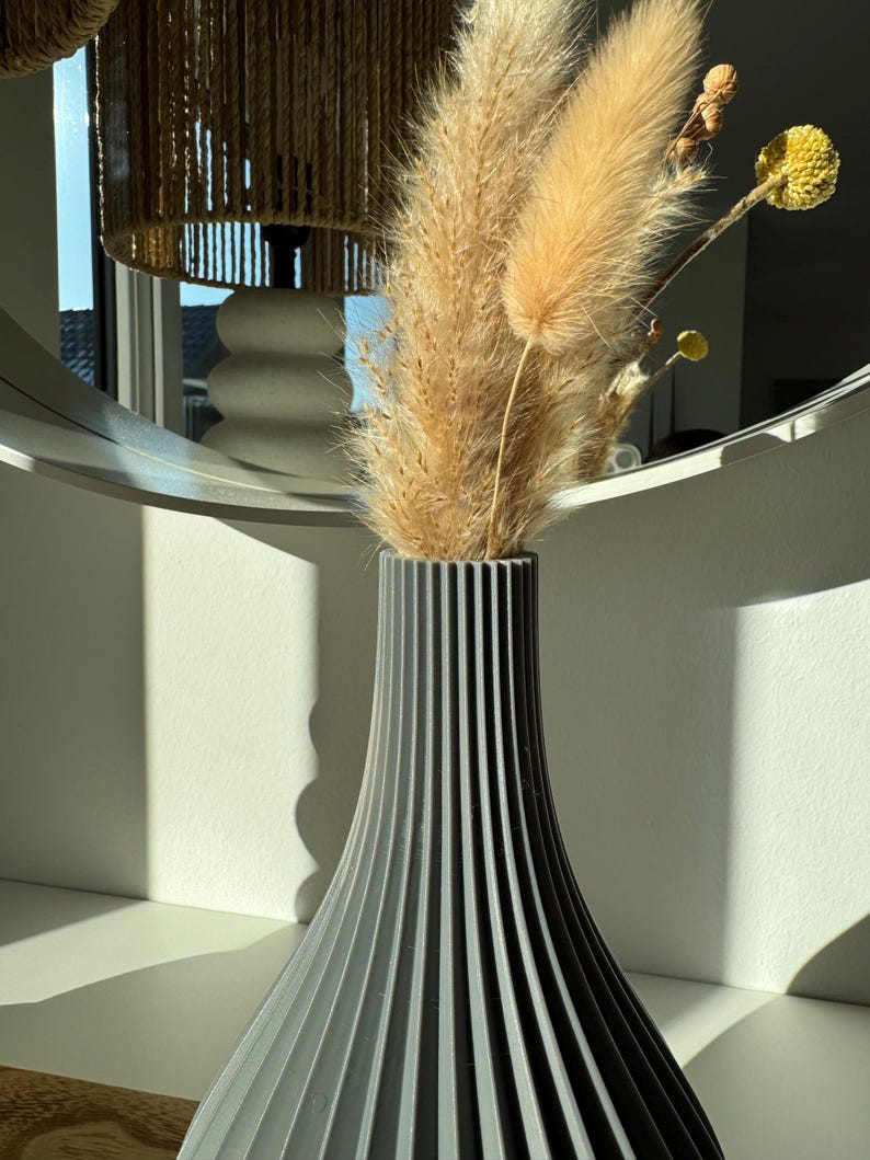 3D-gedruckte Vase mit gerillter Struktur - Moderne Blumenvase, PLA, verdrehtes Design