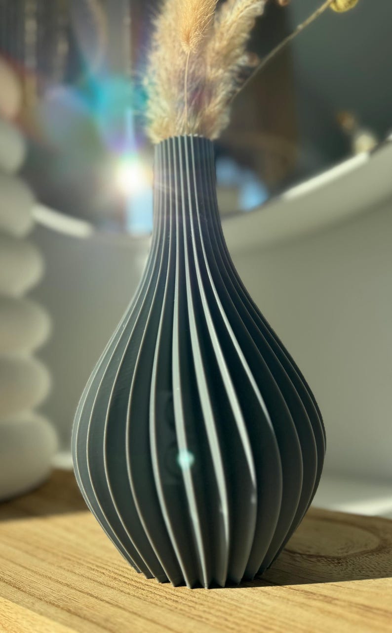3D-gedruckte Vase mit gerillter Struktur - Moderne Blumenvase, PLA, verdrehtes Design