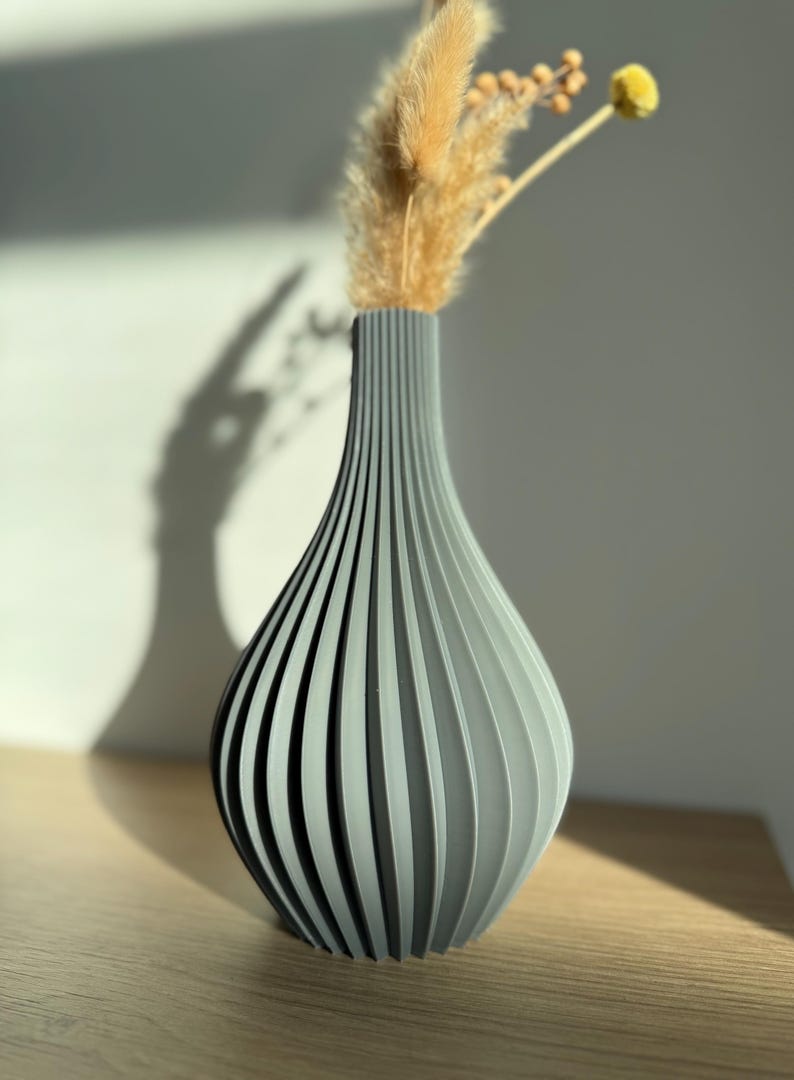 3D-gedruckte Vase mit gerillter Struktur - Moderne Blumenvase, PLA, verdrehtes Design