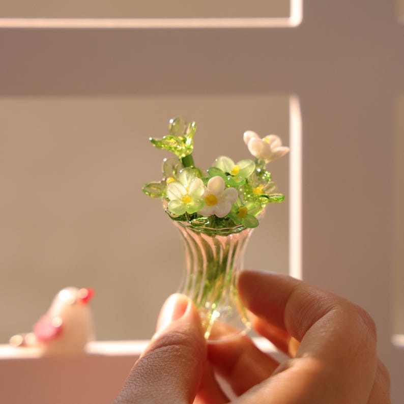 Glasblumenskulptur, mundgeblasene Frühlingsblume, Glasblumenstrauß, Wohnkultur, grüne Blumen