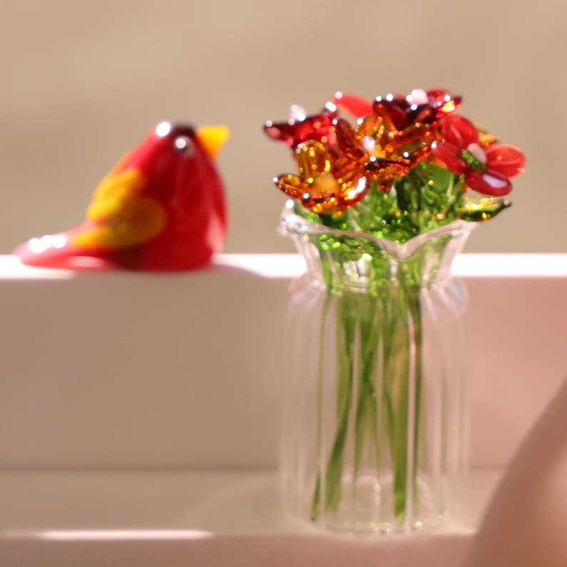 Glasblumenskulptur, mundgeblasene Frühlingsblume, rote Glasblumen, Wohnkultur