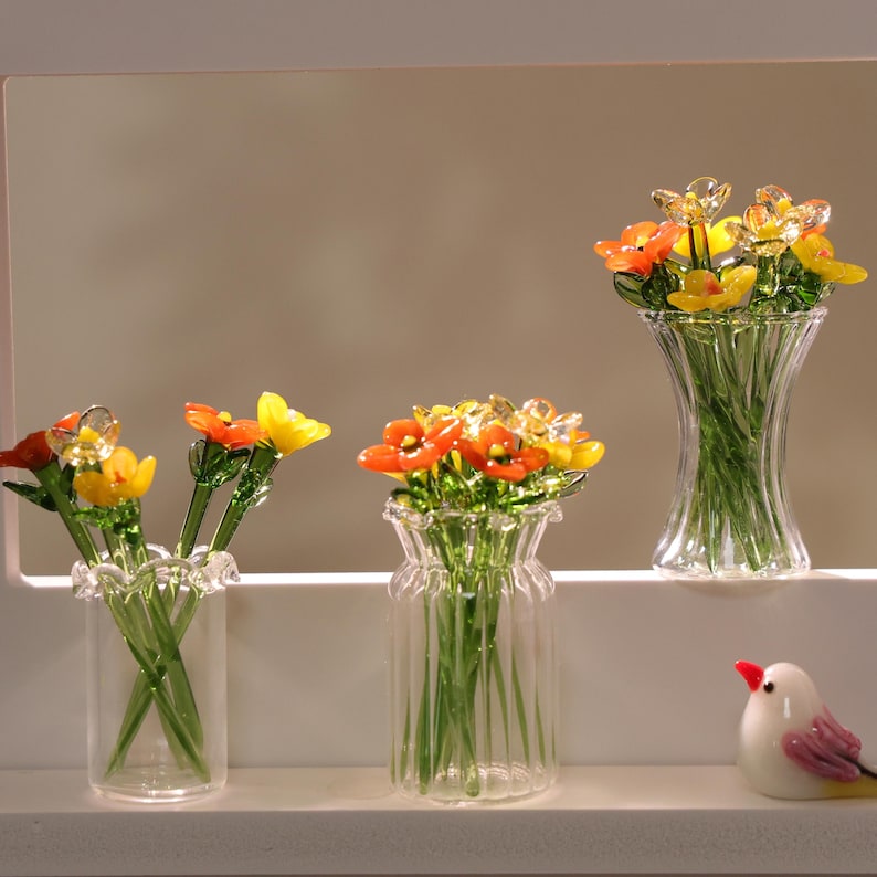 Mundgeblasene Glasblumenskulptur, gelbe Frühlingsblume, Glasblumenstrauß, Wohnkultur