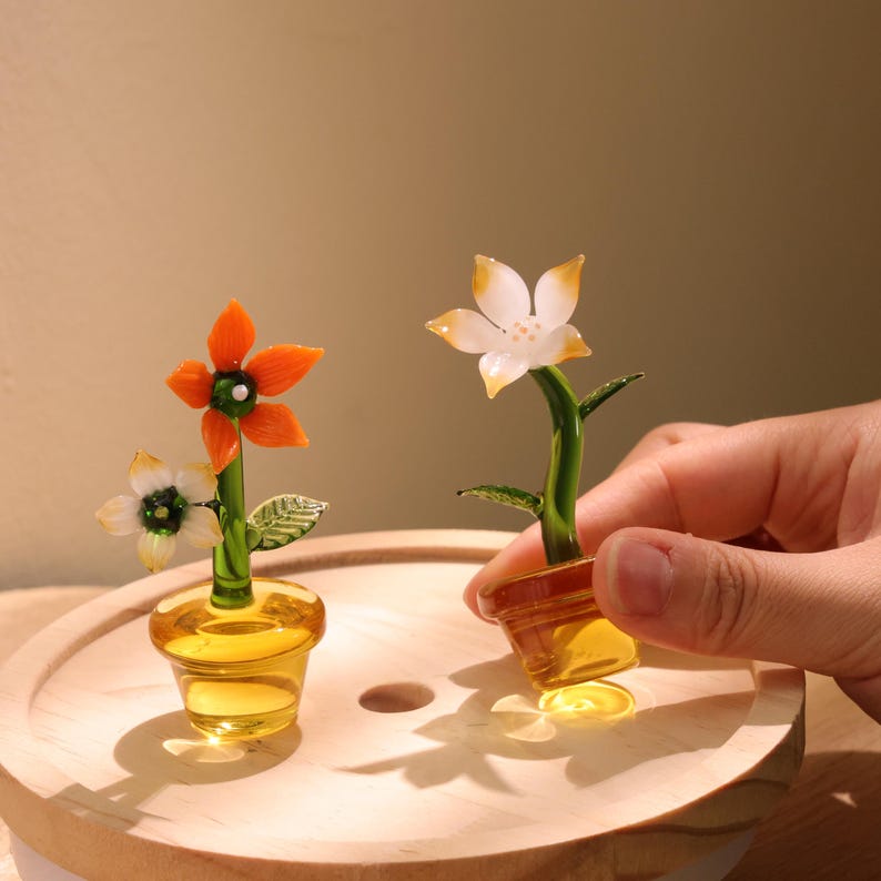 Glasblumenfigur, mundgeblasene Frühlingsblume, Buntglasstrauß, Wohnkultur