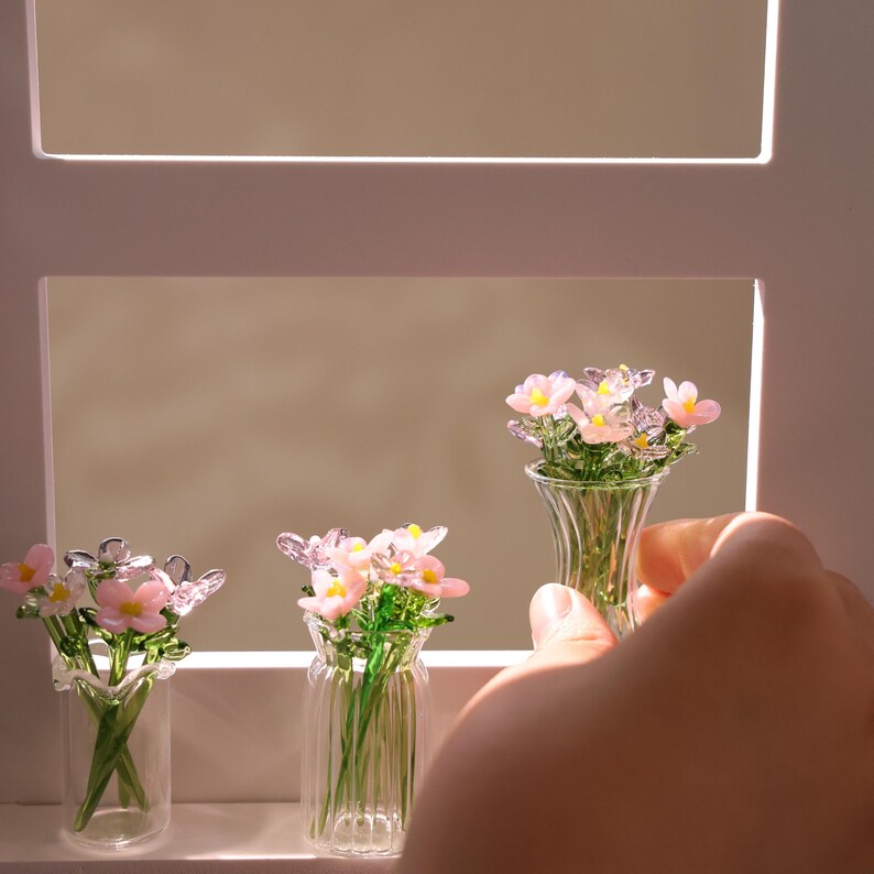 Mundgeblasene Glasblumenskulptur, Frühlingsblume, rosa Blumen, Wohnkultur