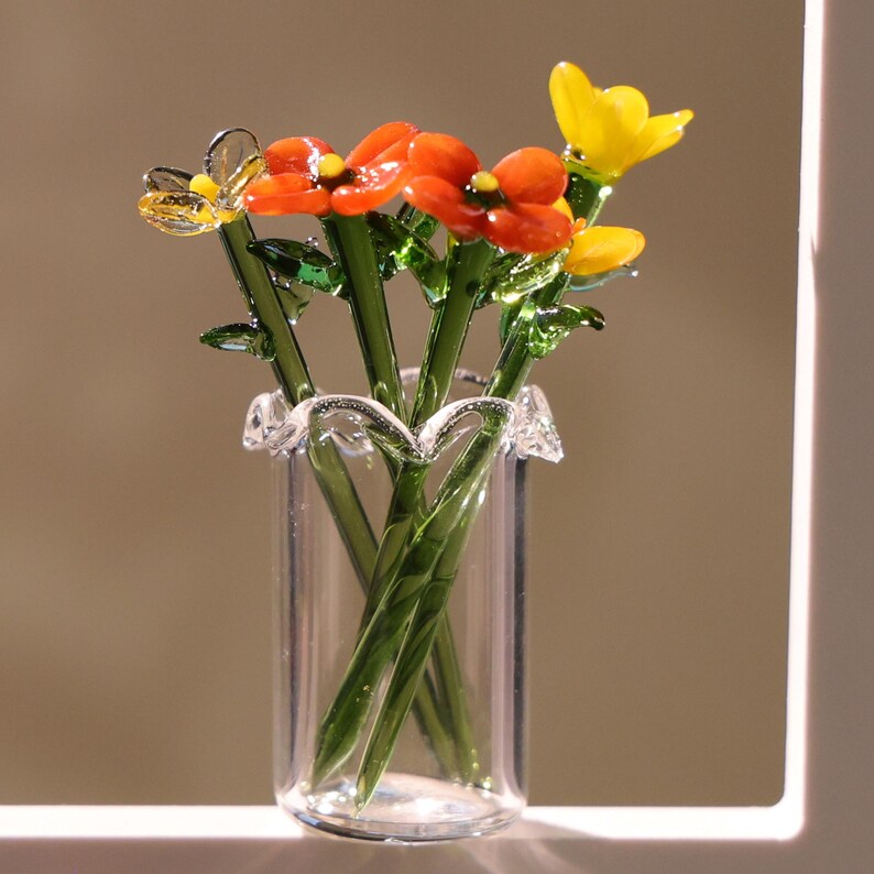 Mundgeblasene Glasblumenskulptur, gelbe Frühlingsblume, Glasblumenstrauß, Wohnkultur