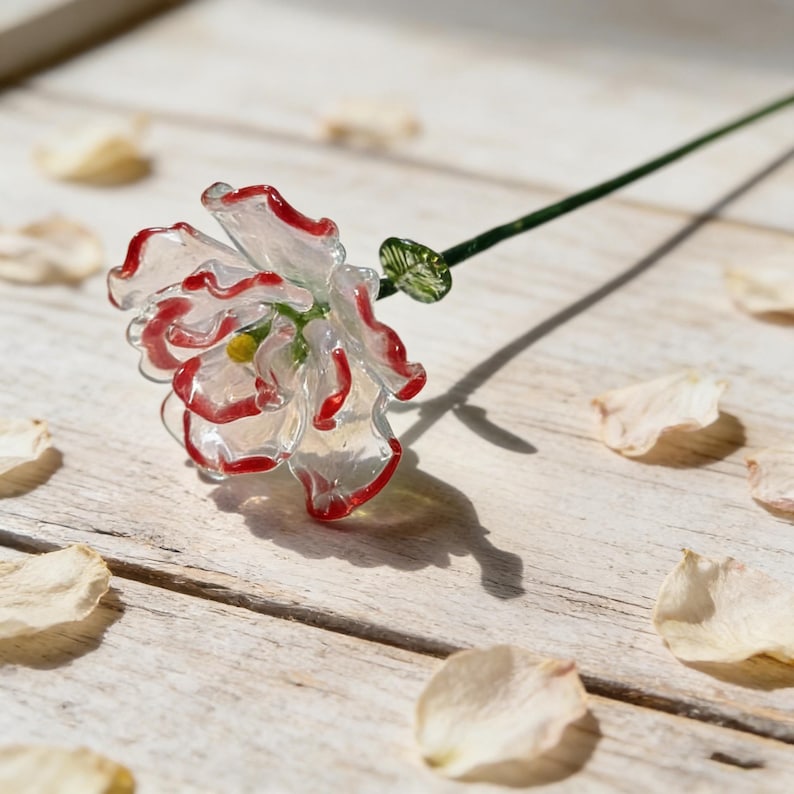 Handgeblasene Glaspfingstrose, rosa Farbverlauf, rote Ränder, 20 cm