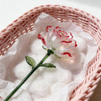 Handgeblasene Glaspfingstrose, rosa Farbverlauf, rote Ränder, 20 cm