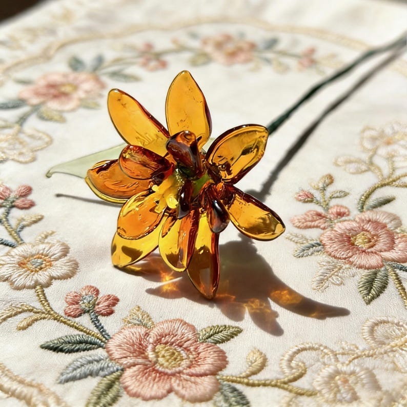 Mundgeblasene Glasringelblume, 20 cm, bernsteinfarben