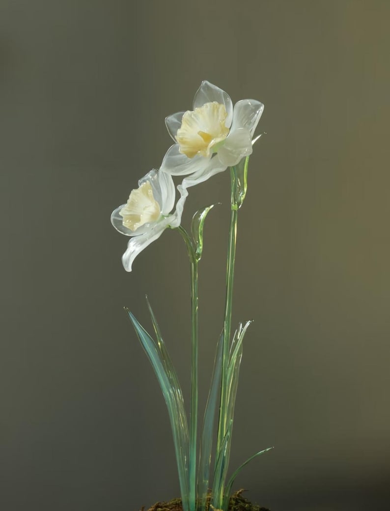 Kunstglas-Narzissenfigur, handgefertigte Blumenskulptur, Frühlingsdekoration, 35 cm, 2 Blüten, 6-7 Blätter