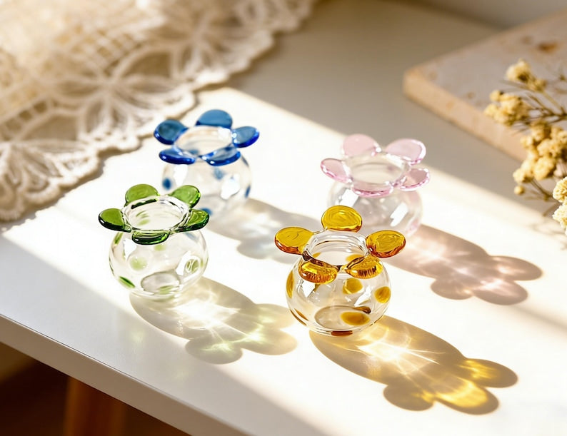Mundgeblasene Glasblumen mit kleinen Vögeln, Glasvögel