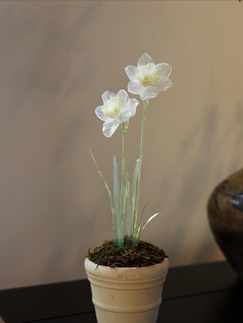Kunstglas-Narzissenfigur, handgefertigte Blumenskulptur, Frühlingsdekoration, 35 cm, 2 Blüten, 6-7 Blätter