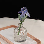 Glas Blumenvase mit Ewigblume, elegantes Blumendekor, Beileid Geschenk