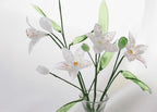 Glaskunst Blumenstrauß, handgefertigtes Lilienarrangement, Lampwork-Glas, elegantes Wohndekor