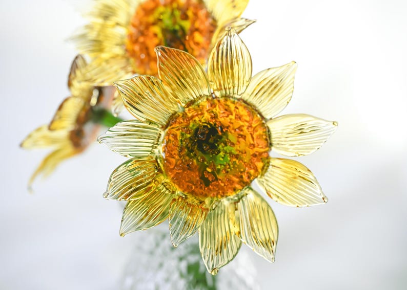 Handgefertigter Glas Sonnenblumenstrauß, Mundgeblasenes Kunstglas Blumenarrangement, Minimalistischer Tischschmuck