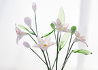 Glaskunst Blumenstrauß, handgefertigtes Lilienarrangement, Lampwork-Glas, elegantes Wohndekor