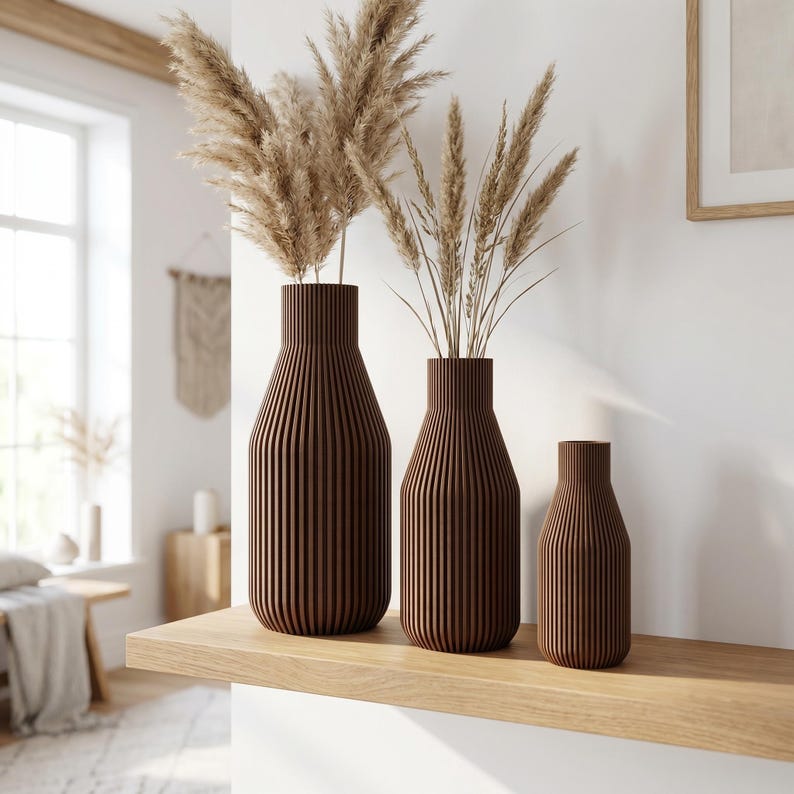 Minimal Vase mit feinen Rillen – Schlanke Flaschenform, Mattes Finish, 3D Druck, Höhen 11–25 cm