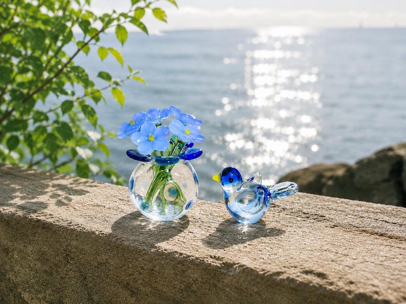 Handgefertigter Glasblumenstrauß mit Glasvogelfigur, Miniatur-Glaskunst, durchscheinend, 1,8 x 1,8 Zoll