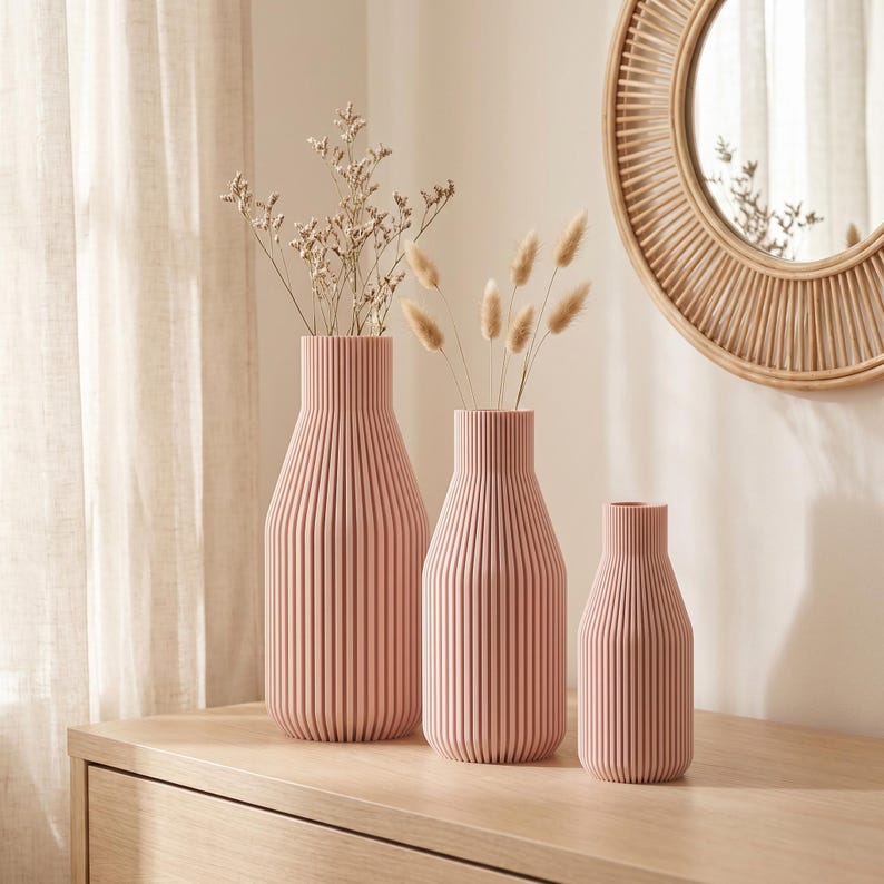 Minimal Vase mit feinen Rillen – Schlanke Flaschenform, Mattes Finish, 3D Druck, Höhen 11–25 cm