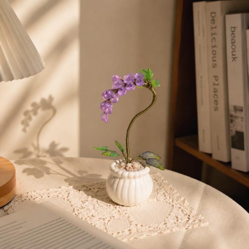 Glas-Glyzinien-Arrangement, handgefertigte immergrüne Blumen, lila, Geburtstagsgeschenk